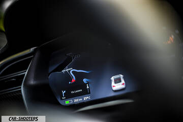 Tesla Model S – dashboard, digital instrument cluster showing navigation