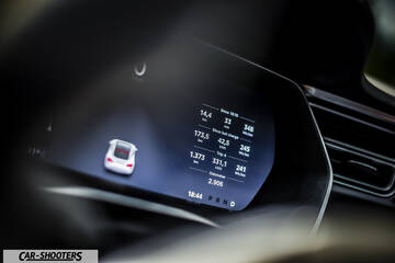 Tesla Model S – dashboard, digital instrument cluster