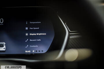 Tesla Model S – dashboard, digital instrument cluster