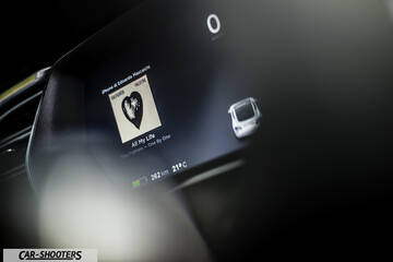 Tesla Model S – dashboard, digital instrument cluster