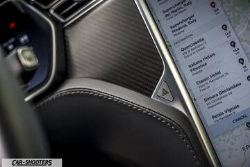 Tesla Model S – dashboard, large touchscreen infotainment display