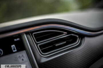 Tesla Model S – dashboard, air vent and touchscreen