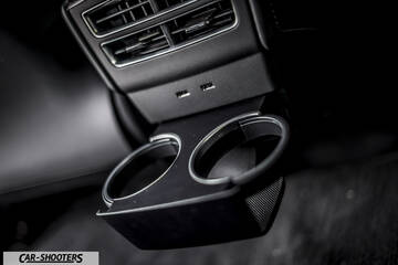 Tesla Model S – interior, rear center console with cup holders