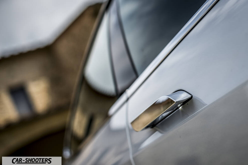 Tesla Model S – detail, door handle close-up