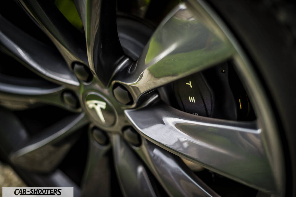 Tesla Model S – detail, alloy wheel close-up