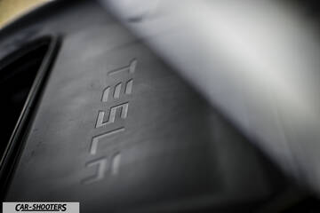 Tesla Model S – engine bay, plastic component close-up