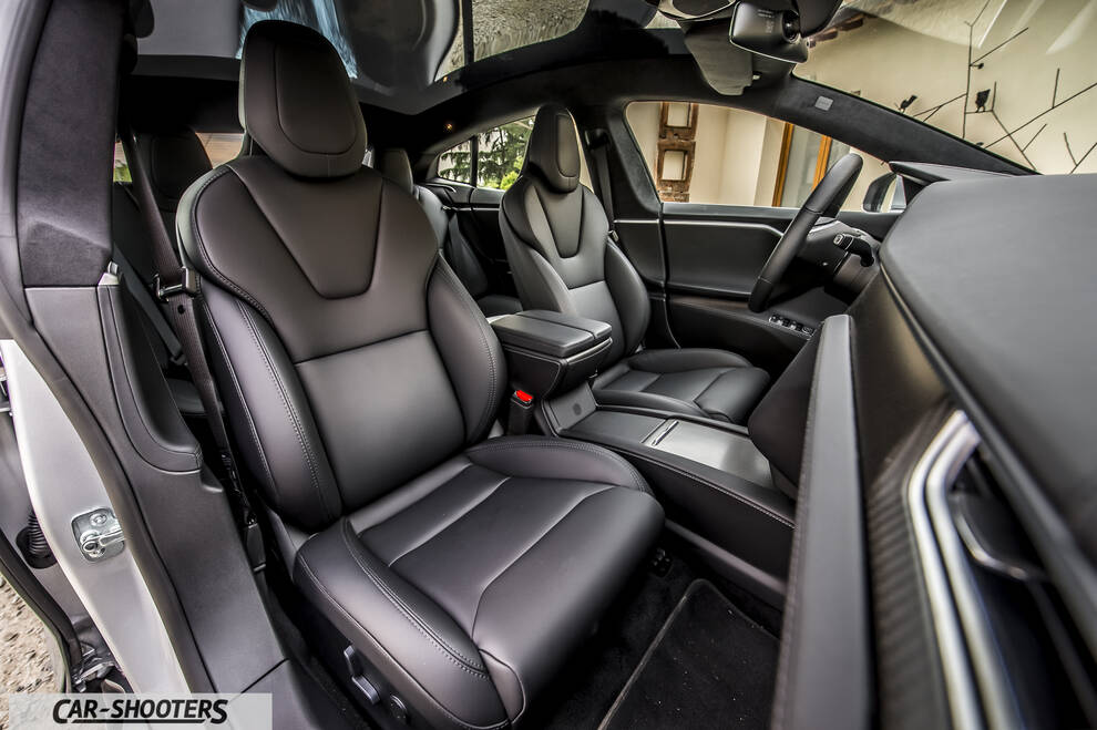 Tesla Model S – interior, leather front seats
