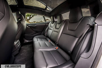 Tesla Model S – interior, leather rear seats