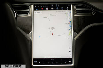 Tesla Model S Touchscreen Funzionamento – dashboard, large central touchscreen display