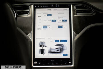 Tesla Model S Touchscreen Funzionamento – dashboard, large vertical touchscreen display