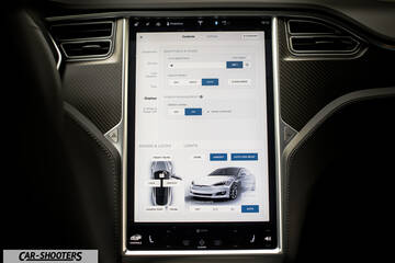 Tesla Model S Touchscreen Funzionamento – dashboard, large central touchscreen display