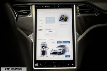 Tesla Model S Touchscreen Funzionamento – dashboard, large central touchscreen display