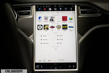 Tesla Model S Touchscreen Funzionamento – dashboard, large central touchscreen display