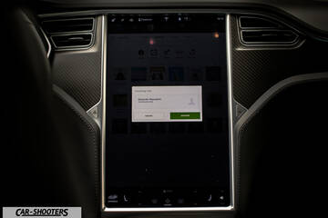 Tesla Model S Touchscreen Funzionamento – dashboard, large central touchscreen display