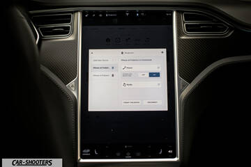 Tesla Model S Touchscreen Funzionamento – dashboard, large central touchscreen display