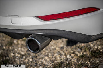 Volkswagen Golf GTI – detail, exhaust tip close-up
