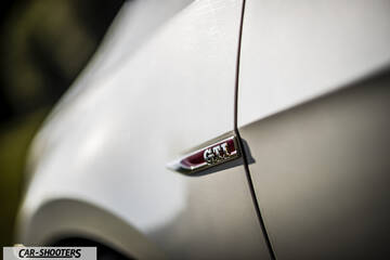 Volkswagen Golf GTI – detail, fender badge close-up