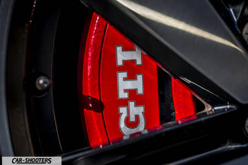 Volkswagen Golf GTI – detail, brake caliper close-up