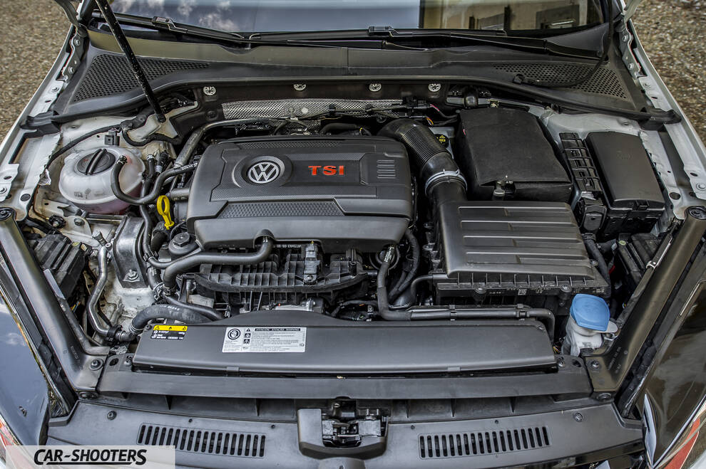 Volkswagen Golf GTI – engine bay, tsi engine cover