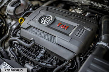 Volkswagen Golf GTI – engine bay, tsi engine cover