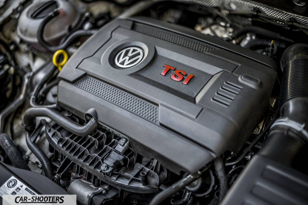 Volkswagen Golf GTI – engine bay, tsi engine cover