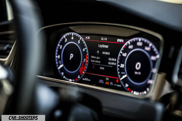 Volkswagen Golf GTI – dashboard, digital instrument cluster