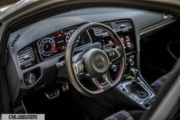 Volkswagen Golf GTI – dashboard, digital instrument cluster