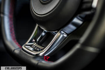Volkswagen Golf GTI – detail, steering wheel close-up