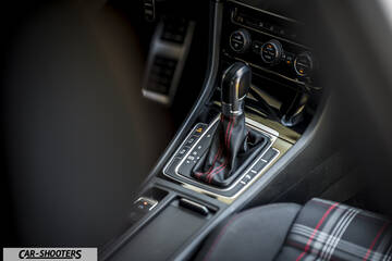 Volkswagen Golf GTI – interior, gear shifter and center console