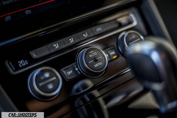 Volkswagen Golf GTI – dashboard, climate control panel