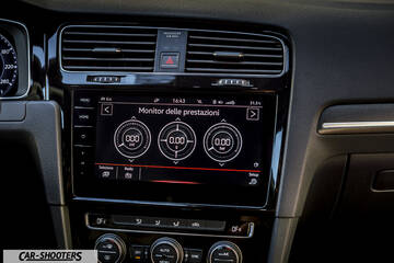 Volkswagen Golf GTI – dashboard, center console touchscreen display