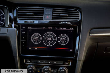 Volkswagen Golf GTI – dashboard, infotainment touchscreen display