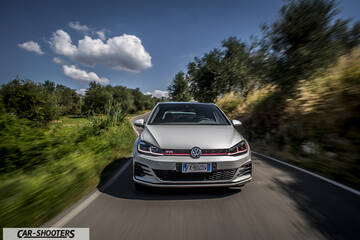 Volkswagen Golf GTI – front three-quarter, silver metallic on a country road