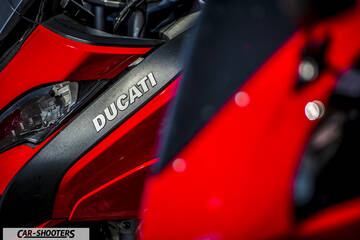 detail, ducati lettering close-up