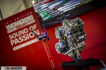 engine bay, exposed engine on display