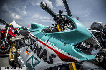 detail, handlebar and fairing close-up