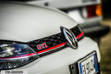 detail, grille close-up with badge