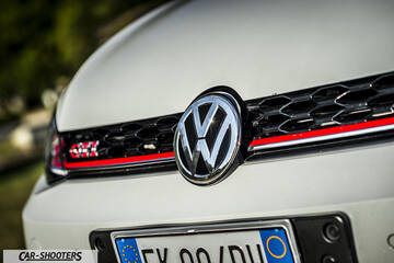 detail, front grille badge close-up