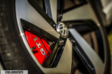 detail, alloy wheel close-up