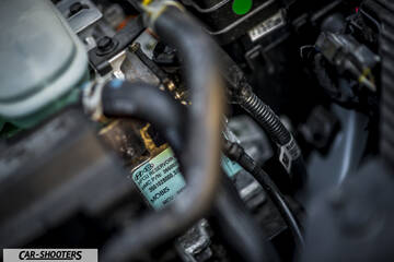 Hyundai Ioniq – engine bay, close-up of engine components