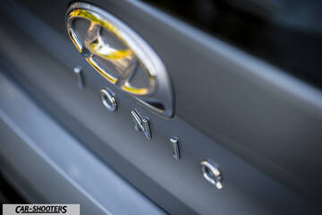 Hyundai Ioniq – detail, rear badge close-up