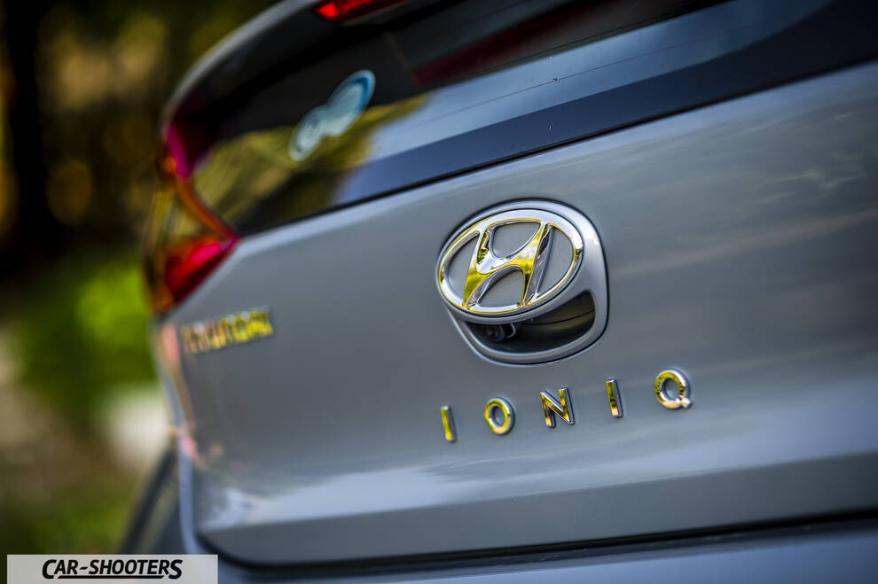 Hyundai Ioniq – detail, rear badge close-up