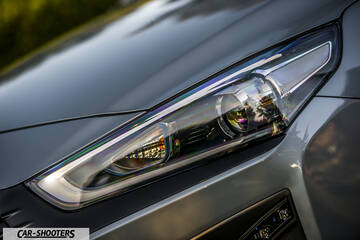 Hyundai Ioniq – detail, headlight close-up