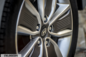 Hyundai Ioniq – detail, alloy wheel close-up