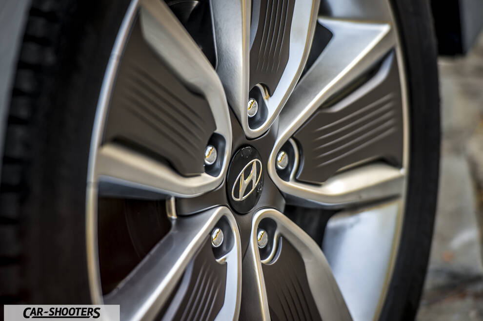 Hyundai Ioniq – detail, alloy wheel close-up