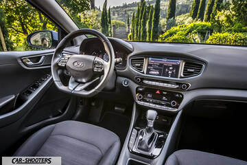 Hyundai Ioniq – dashboard, dashboard and steering wheel