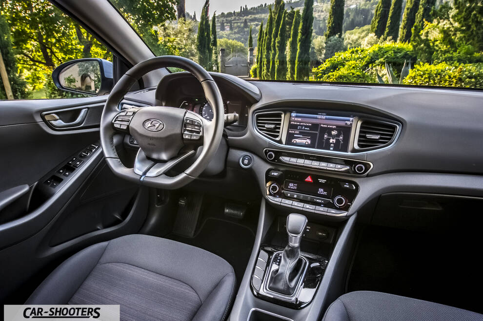 Hyundai Ioniq – dashboard, dashboard and steering wheel
