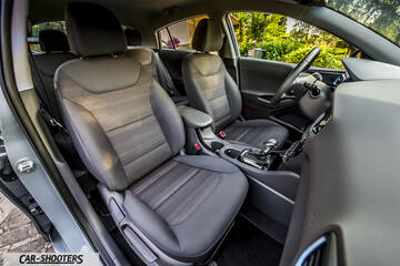 Hyundai Ioniq – interior, leather front seats