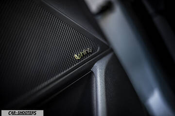 Hyundai Ioniq – detail, speaker grille close-up