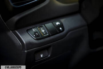 Hyundai Ioniq – detail, dashboard control buttons close-up